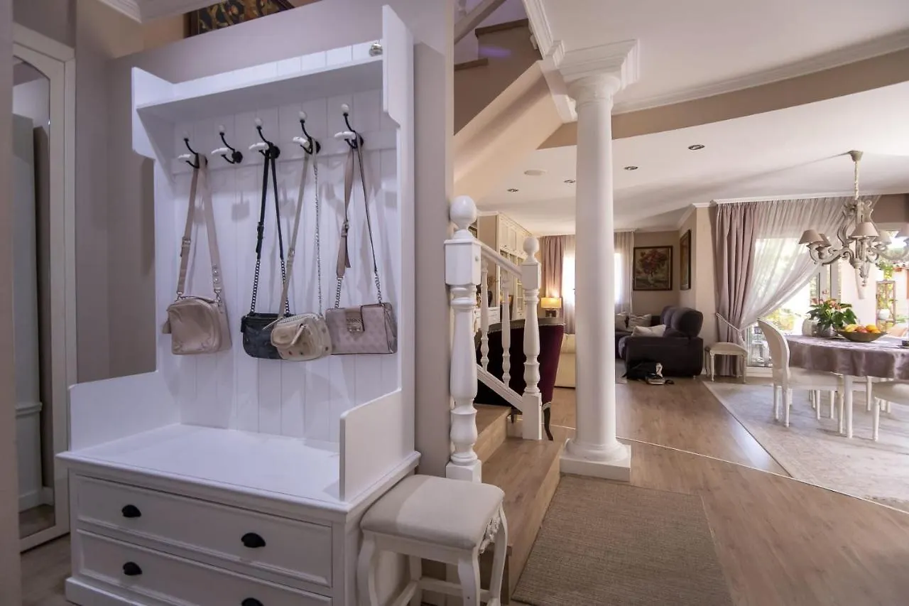 Casa Adosada Con Piscina Comunitaria Solo Familias No Grupos De Jovenes Villa Salou Spain